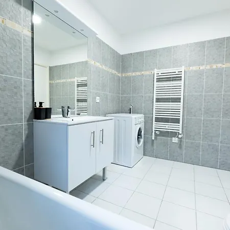 Apartamento Ancien #10 Julien Montévrain